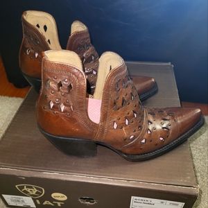Ariat Women's Dixon Studded Boots Size 6